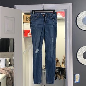 Distressed skinny jeans